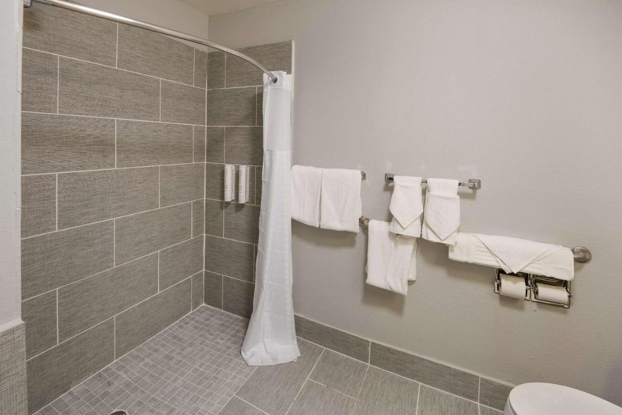 Clarion Pointe Indianapolis Northeast Castleton Exterior foto