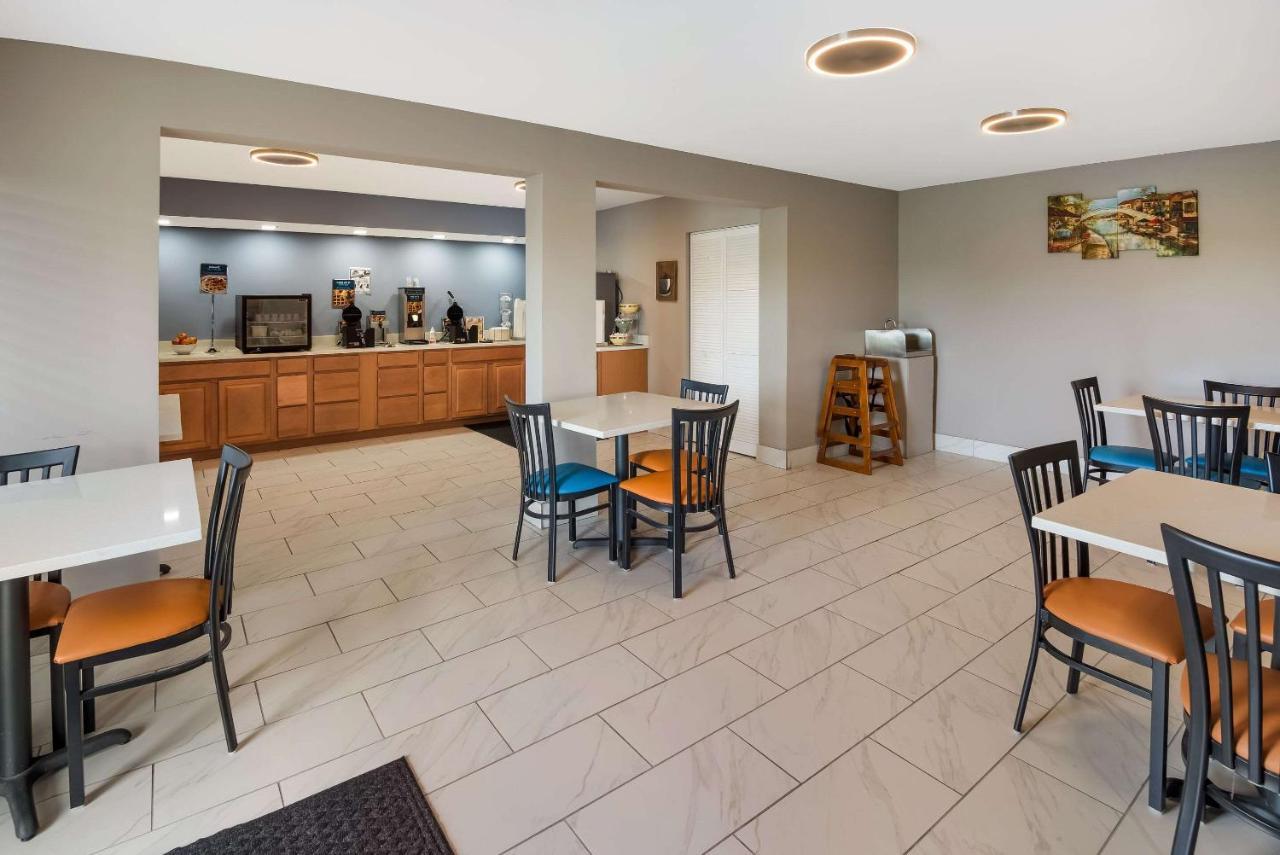 Clarion Pointe Indianapolis Northeast Castleton Exterior foto